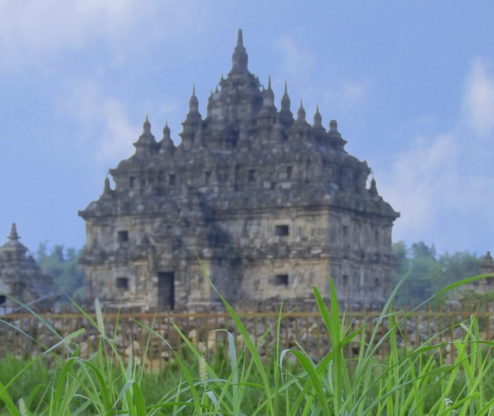 Der Tempelkomplex Candi Plaosan auf Java stammt aus dem 9. Jahrhundert und vereint hinduistische und buddhistische Elemente.