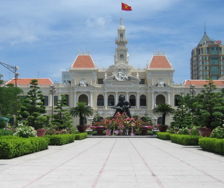 Das frühere Rathaus von Saigon ist ein 1906 im französischen Kolonialstil errichteter Bau und stellt eines der beliebtesten Fotomotive der Stadt dar.