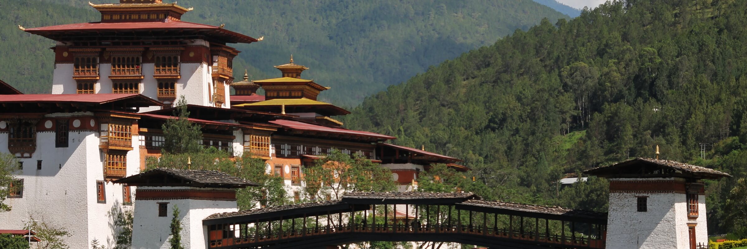 Der imposante Punakha-Dzong wurde im Jahr 1637 durch Ngawang Namgyal als Festung gegen die einfallenden Tibeter errichtet.