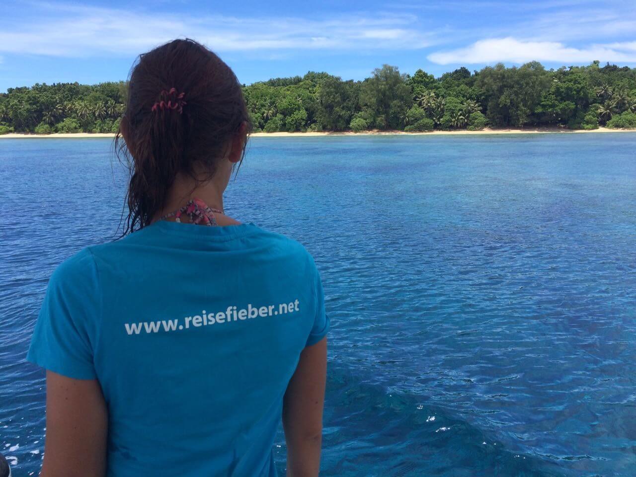 Blick auf den Strand von Palau vom Boot aus.