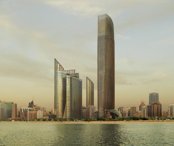 Ausblick auf den Strand und die Sykline von Abu Dhabi, der Hauptstadt des gleichnamigen Emirates