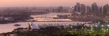 Der Dubai Creek ist ein natürlicher Meeresarm des Persischen Golfes, der Dubai in die Stadtteile Bur Dubai und Deira teilt.