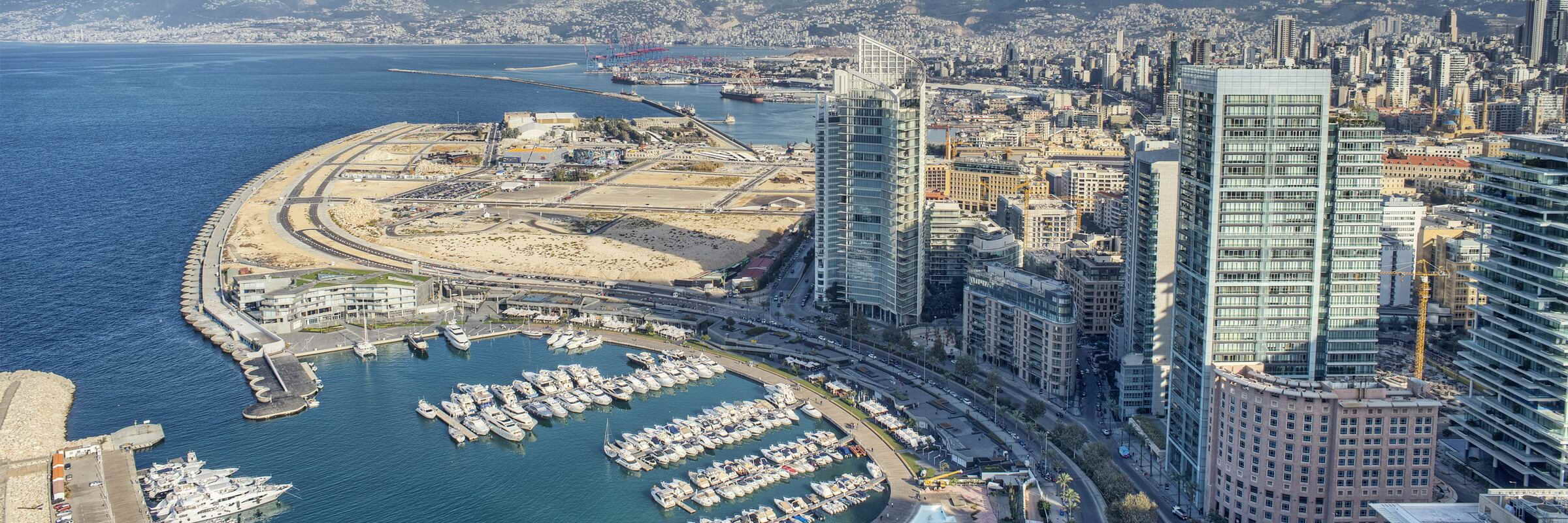 Beirut, die Hauptstadt des Libanon, ist an der Levanteküste am östlichen Mittelmeer gelegen.