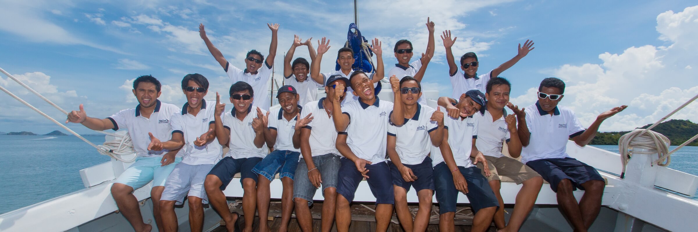 Die Besatzung der Ombak Putih Die erfahrene Besatzung der Ombak Putih sorgt für den reibungslosen Ablauf jeder Kreuzfahrt.