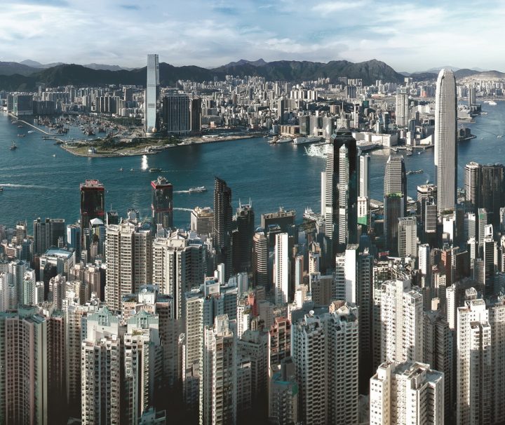 Blick vom über 552 Meter hohen Berg Victoria Peak über das Zentrum Hongkongs.