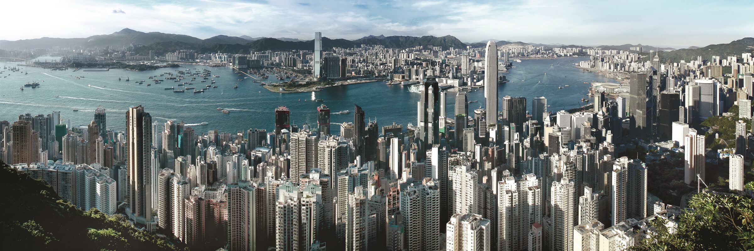 Blick vom über 552 Meter hohen Berg Victoria Peak über das Zentrum Hongkongs.