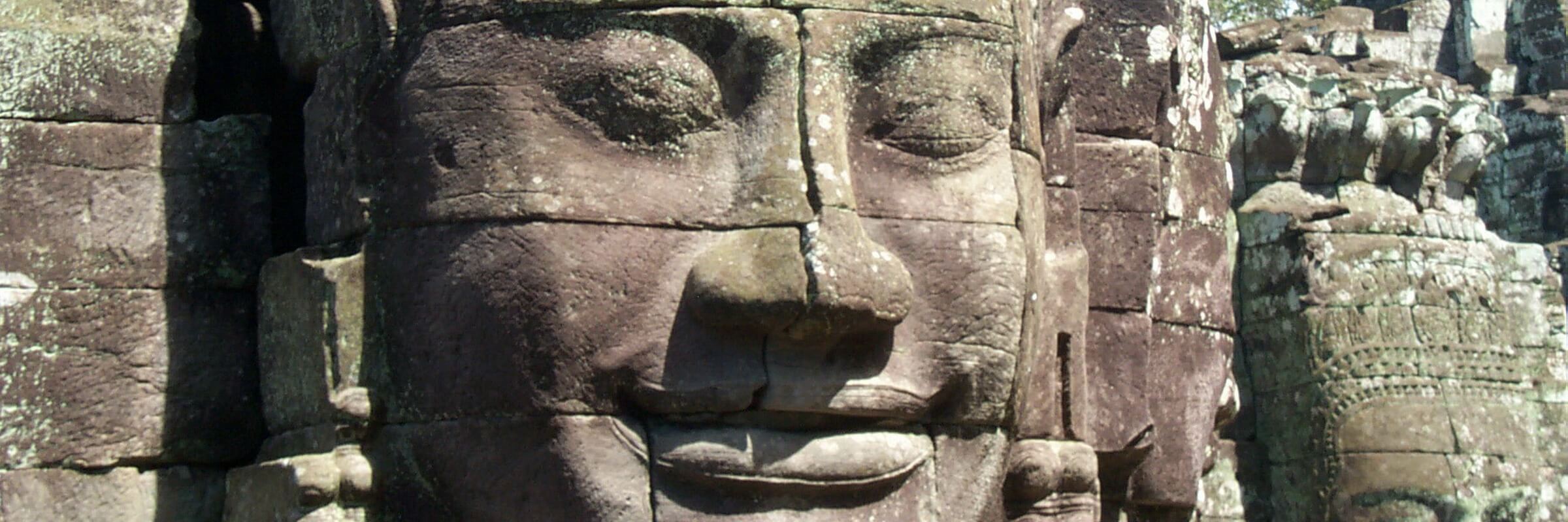 Die Bayon Tempelanlage mit den vielen steinernen Gesichtern ist neben Angkor Wat die bekanntesteTempelanlage von Angkor.