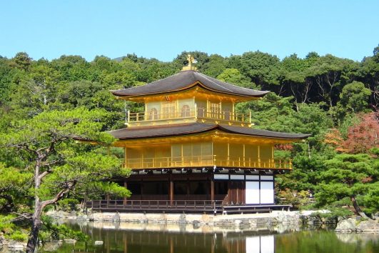 Der Besuch der Anlage des Goldenen Pavillons ist ein Höhepunkt unter einer Fülle an Kulturgütern in der ehemaligen Kaiserstadt Kyoto.