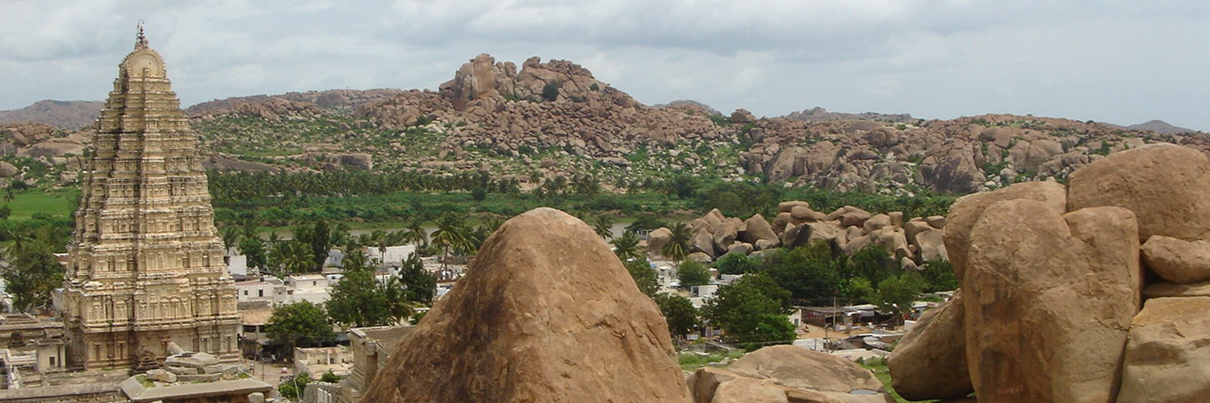 Hampi war die Hauptstadt des untergegangenen Königreiches Vijayanagar, die Ruinen der Stadt liegen über 26 km² verstreut.