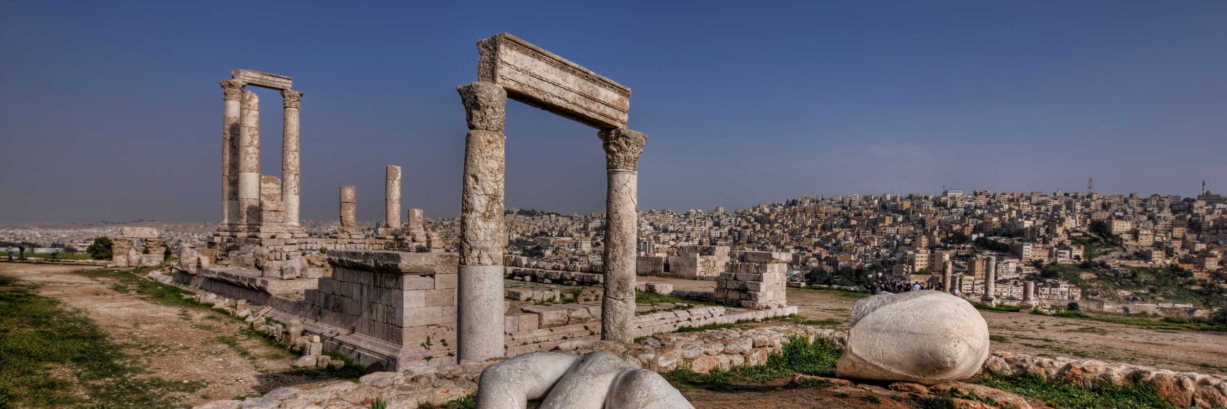 Imbiss in Amman Stadt in Jordanien Herkulestempel auf dem Zitadellenhügel in Amman Stadt in Jordanien.