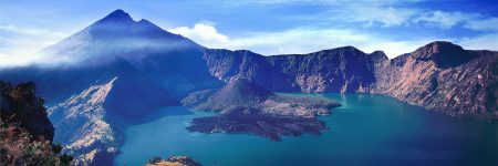 Der Vulkan Rinjani auf der indonesischen Insel Lombok ist nach dem Kerinchi der zweithöchste Vulkan des Landes.