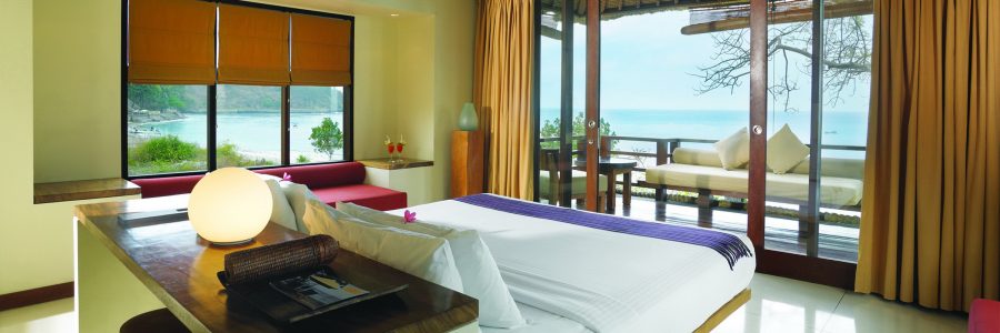 Innenansicht der einladenden Meerblick Zimmer im Qunci Villas Hotel in Senggigi Lombok mit grandioser Aussicht