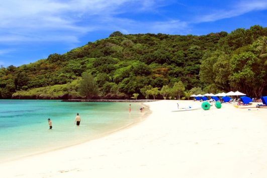 Das Palau Pacific Resort liegt direkt an einem 300 m langen, privaten Sandstrand.