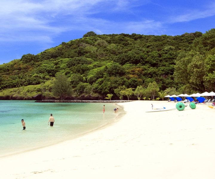 Das Palau Pacific Resort liegt direkt an einem 300 m langen, privaten Sandstrand.