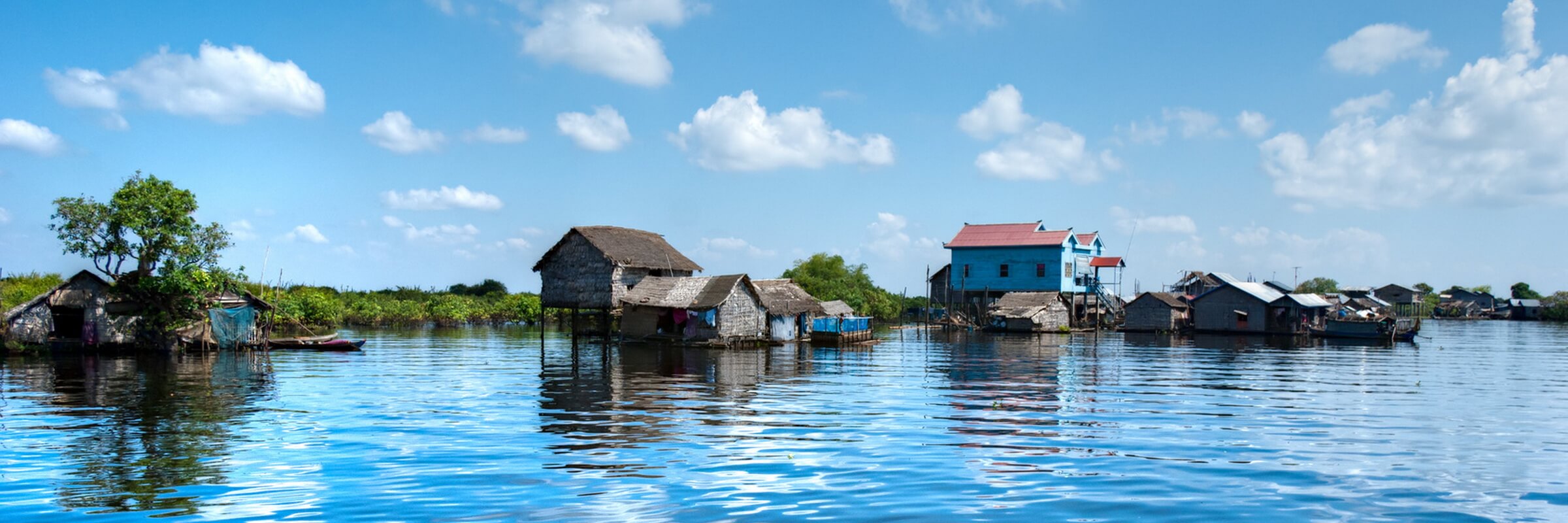 Die Bewohner des Tonle Sap Sees leben in auf Pfahlbauten errichteten Dörfern, die während der Hochwasser in der Regenzeit aussehen, als würden sie schwimmen.