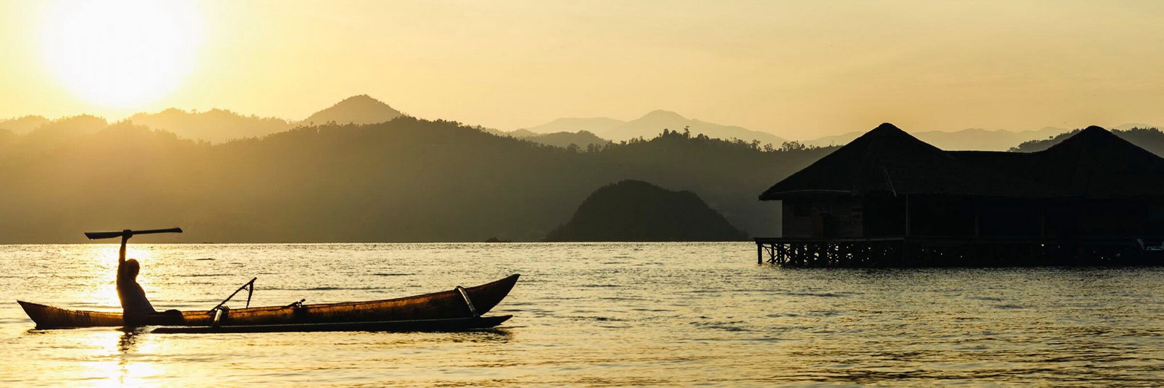 Im Cubadak Paradiso Village in Indonesiens Inselwelt kann man einen atemberaubenden Sonnenuntergang genießen.