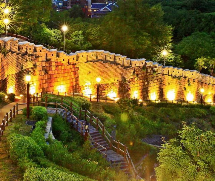 Seouls Stadtmauer wurde im 14. Jahrhundert gebaut, um die Stadt vor Tigern zu schützen.