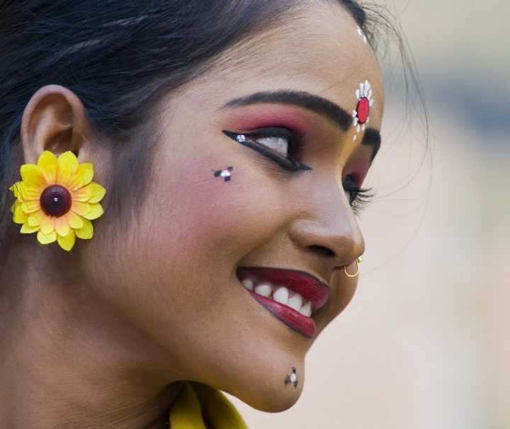 Eine traditionell gekleidete Tänzerin im nordindischen Bundesstaat Madhya Pradesh.