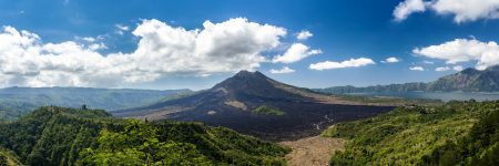 Der Batur ist ein aktiver Schichtvulkan auf der indonesischen Insel Bali.