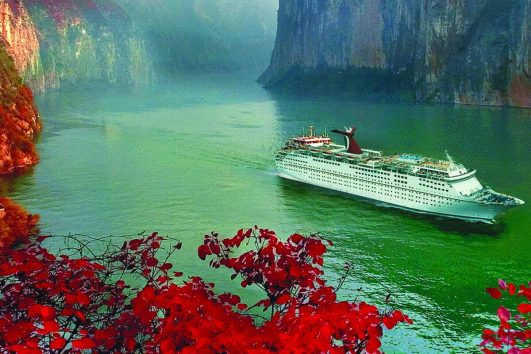 Der Yangtze, kurz für Yangtzekiang, ist mit 6.380 km der längste Fluss Asiens und der drittlängste Strom der Welt,