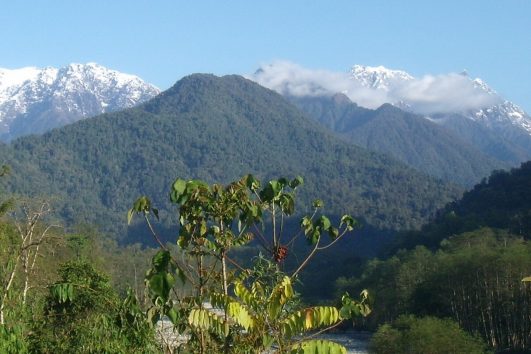 Genießen Sie währnend des Treks das Bergpanorma in Myanmar