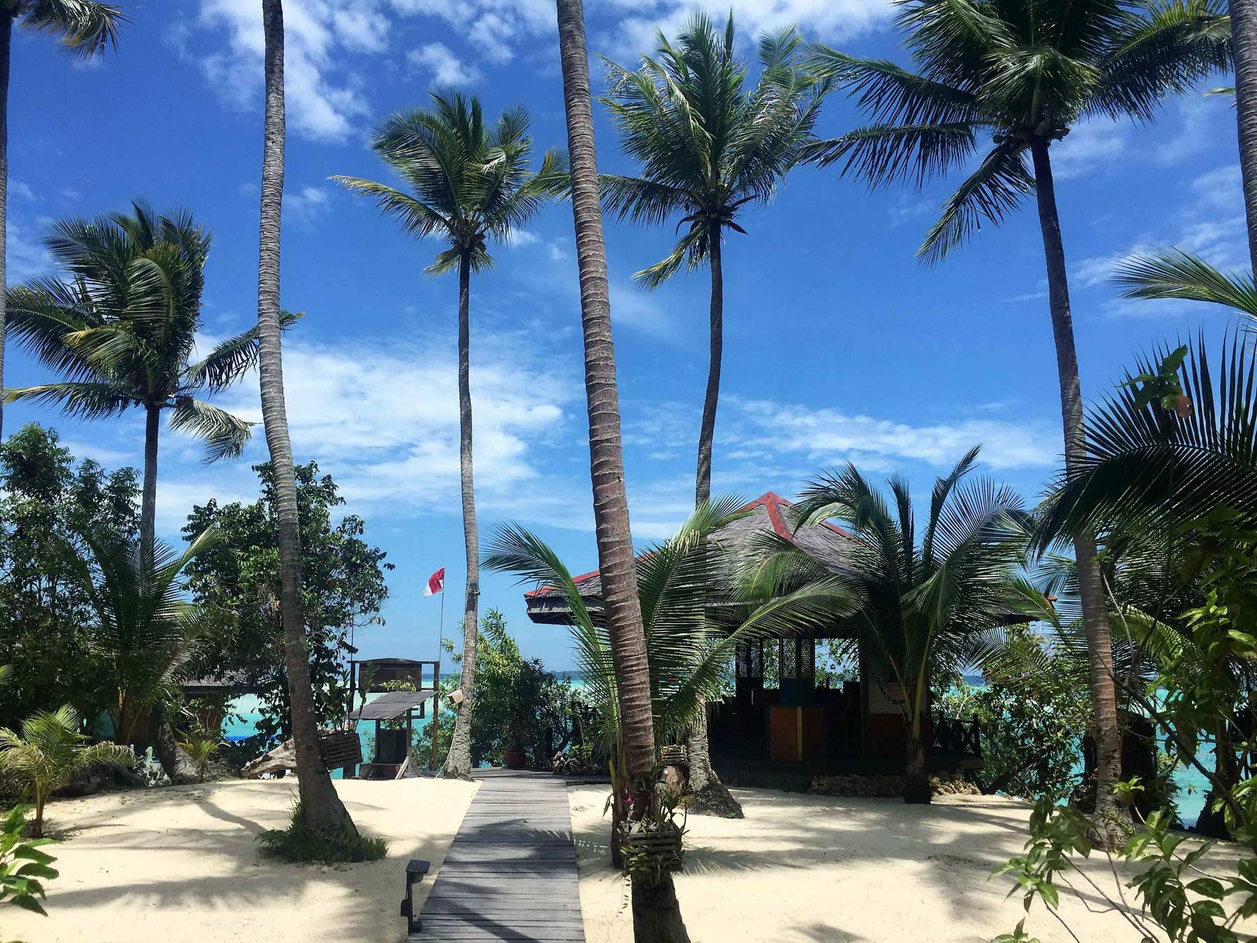 Wunderschönes Inselresort Nabucco Island, beim Inselhopping in Indonesien