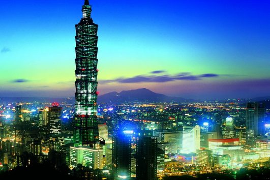 Das Taipei 101 ist das Wahrzeichen von Taipeh in Taiwan und das zweithöchste Bürogebäude der Welt.