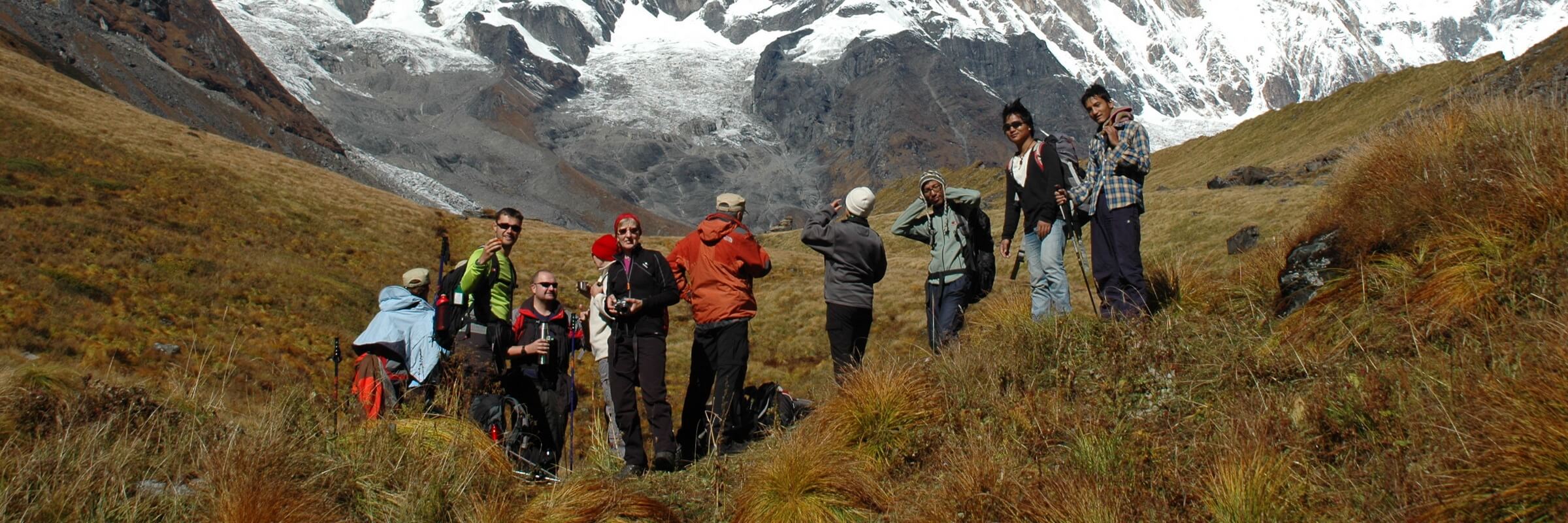 Bei einer Nepal Trekkingtour in der Annapurna-Region kann man spektakuläre Ausblicke auf die hohen Gipfel des Himalaya genießen. Tipp Trek zum Annapurna Base Camp