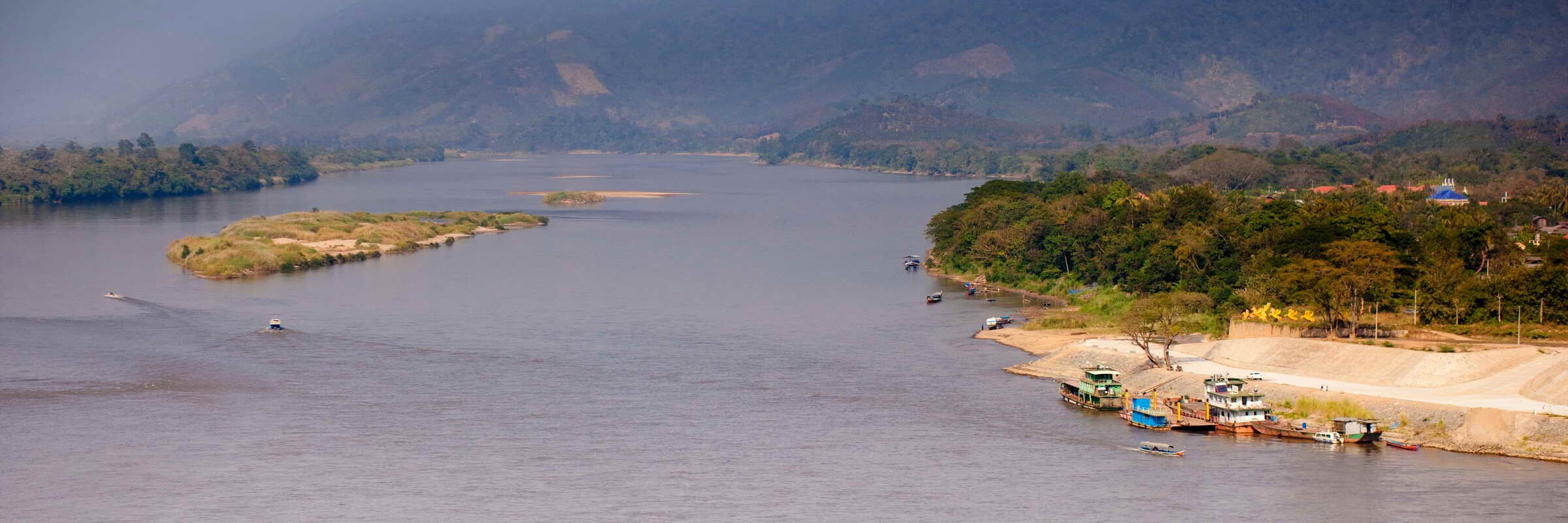 Das Goldene Dreieck ist geografisch gesehen der Ort, an dem der Fluss Ruak in den Mekong mündet.