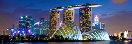 Singapur Reise: Die imposante Hotelanlage „Marina Bay Sands“ ist ein 20 Hektar umfassendes Luxusresort in Singapur.