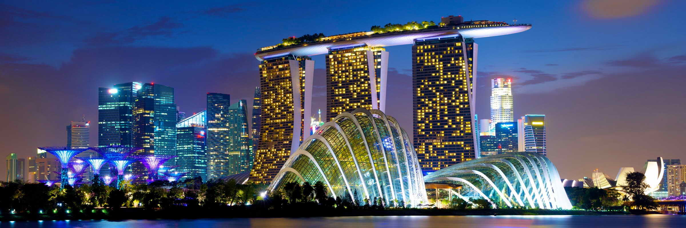 Ausblick auf die Skyline und das Hotel Marina Bay Sands Singapur Reise: Die imposante Hotelanlage „Marina Bay Sands“ ist ein 20 Hektar umfassendes Luxusresort in Singapur.