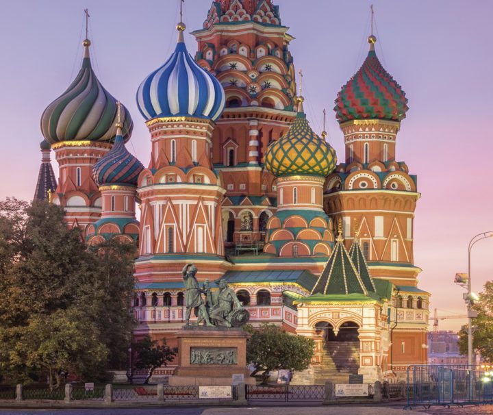Die Kathedrale, ein Wahrzeichen Moskaus, befindet sich auf dem Roten Platz.