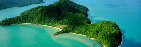 Blick auf Pulau Singa Besar und Pulau Beras Basah, zwei der knapp 100 malaysischen Inseln im Indischen Ozean.