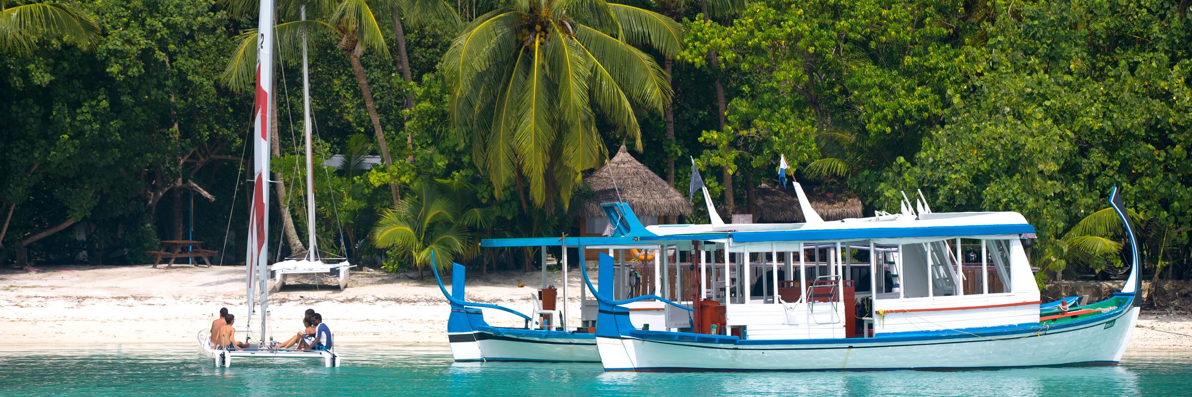 Im Filitheyo Island Resort können Boote gemietet und für Ausflüge zu den kleineren Inseln des Atolls genutzt werden.