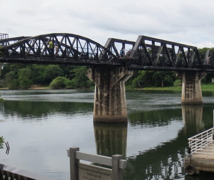 Die berühmte Brücke am Kwai wurde 1944 fertiggestellt und ist 320 m lang.