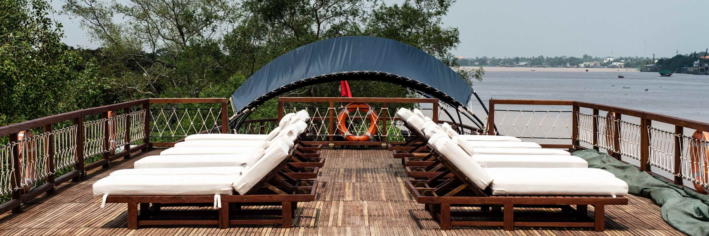 Das Sonnendeck der Mekong Eyes Cruise lädt zum Entspannen ein.