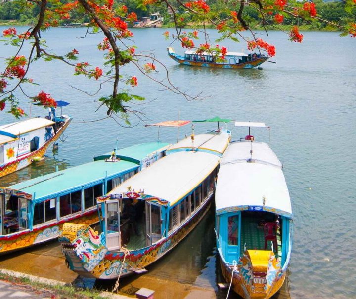 Der Fluss der Wohlgerüche, kurz Parfümfluss genannt, ist ein langsam fließender Fluss in Zentralvietnam.