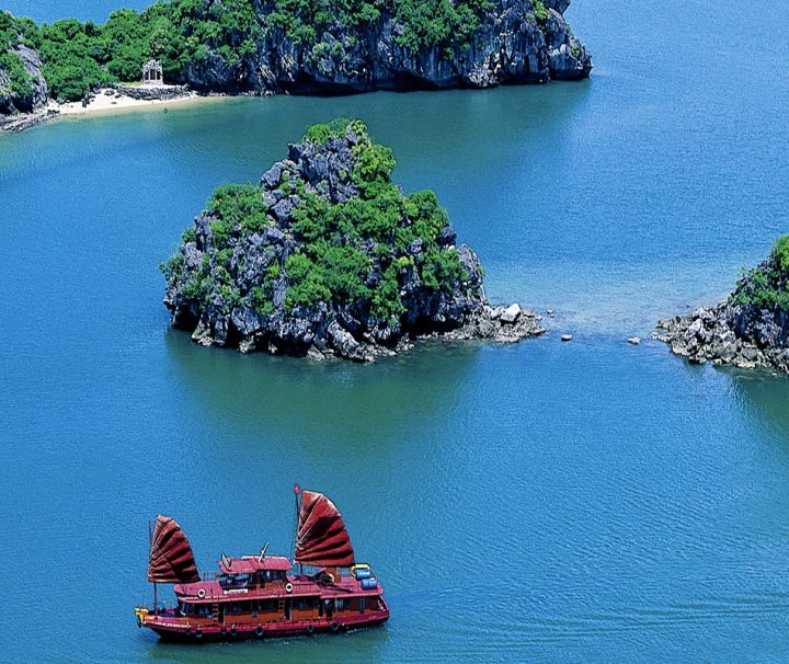 Die beeindruckende Halong Bucht wurde 1994 von der UNESCO zum Weltnaturerbe erklärt.