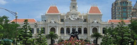 Das frühere Rathaus von Saigon ist ein 1906 im französischen Kolonialstil errichteter Bau und stellt eines der beliebtesten Fotomotive der Stadt dar.