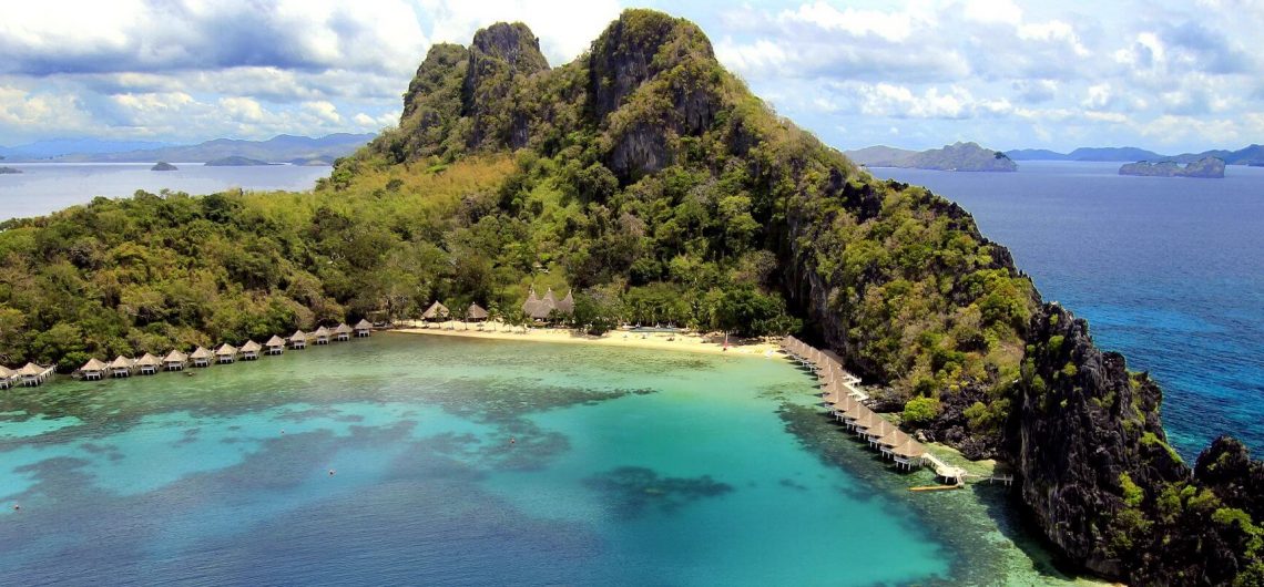 Eine Luftaufnahme des luxuriösen El Nido Apulit Island Resort