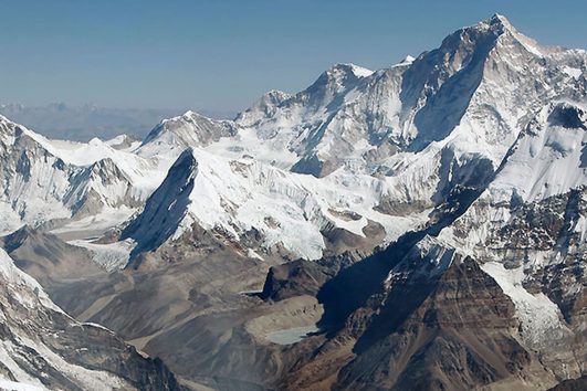 Nepal beheimatet die höchsten Berge der Welt und zieht mit seinen atemberaubenden Ansichten zahlreiche Besucher an.