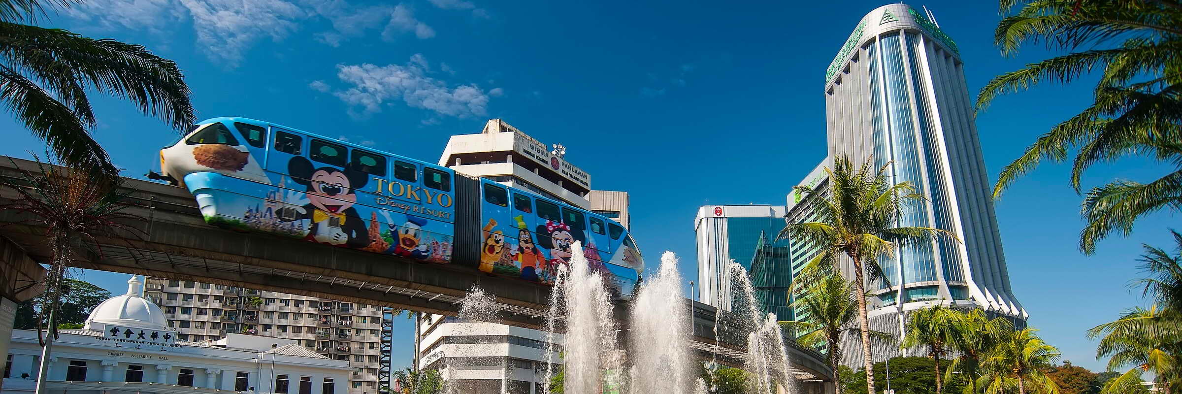 Die Kuala Lumpur Monorail (besser bekannt als KL Monorail) bedient auf einer 8,6 km langen, zweispurigen Strecke elf Haltestellen in der Innenstadt von Kuala Lumpur.