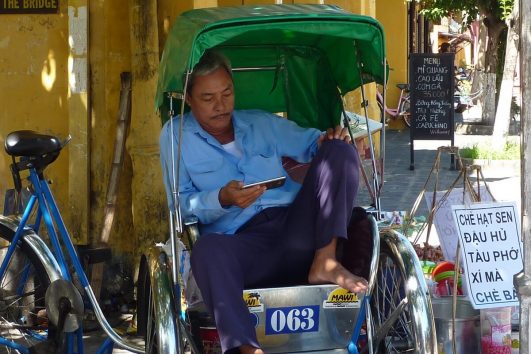 Wie in vielen asiatischen Ländern sind Rikschas auch in Vietnam ein verbreitetes und bei Reisenden beliebtes Transportmittel.