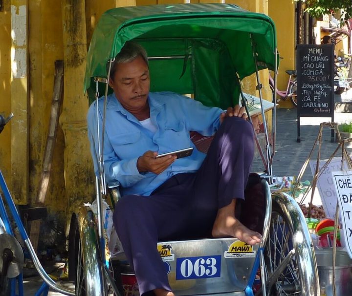 Wie in vielen asiatischen Ländern sind Rikschas auch in Vietnam ein verbreitetes und bei Reisenden beliebtes Transportmittel.