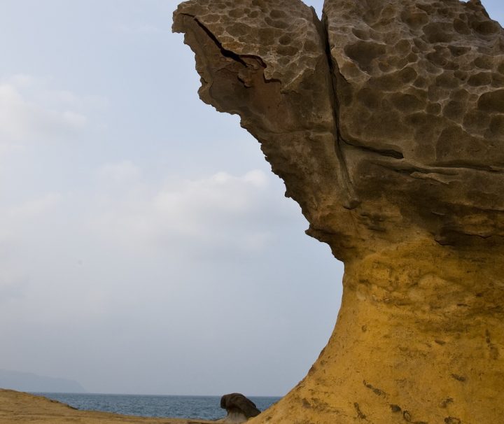 Erosionen und andere Naturgewalten haben bei Yehliu in Taiwan eine Reihe von einzigartigen Meeresskulpturen hervorgebracht.