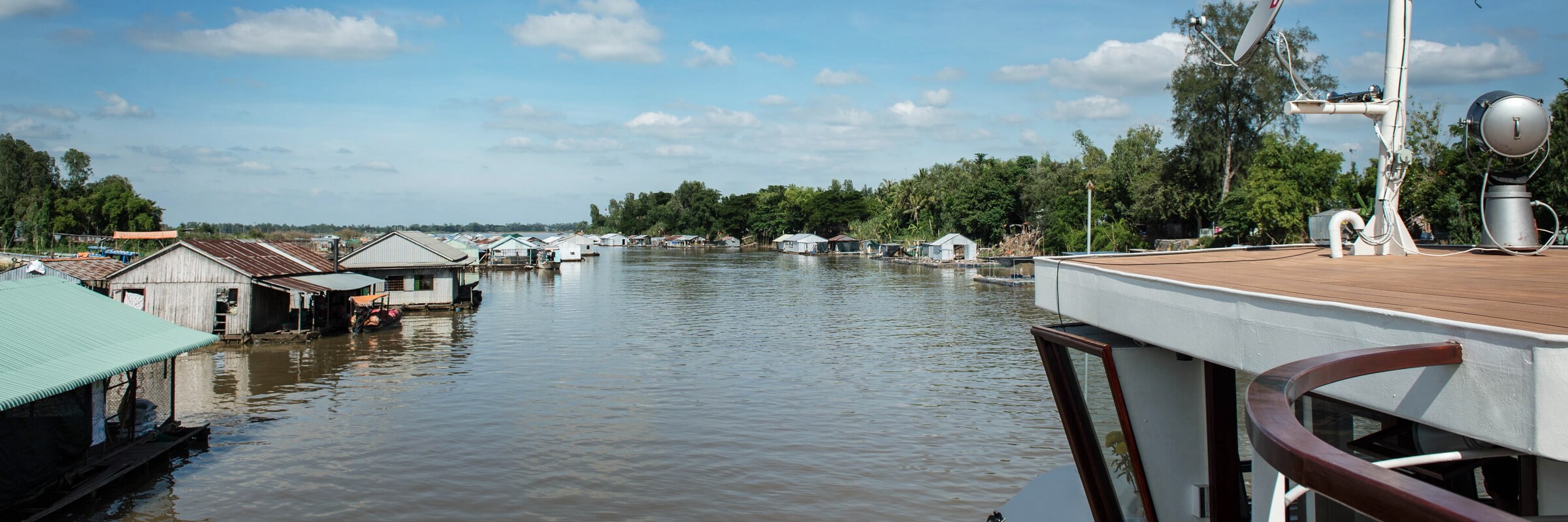 Die Mekong Eyes Explorer kann Dank ihrer Bauweise auch in klenere Flussarme des Mekongs fahren.