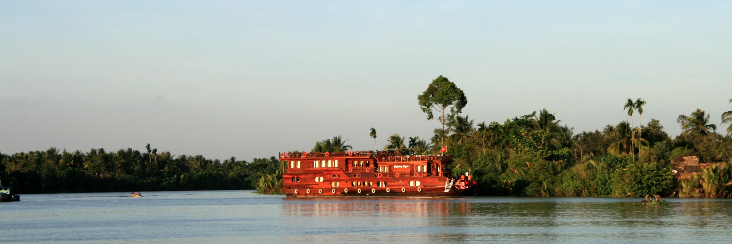 Die Mekong Eyes ist ein Urlaubsschiff mit 14 gemütlichen Kabinen und einem stilvollen Restaurant mit Bar.