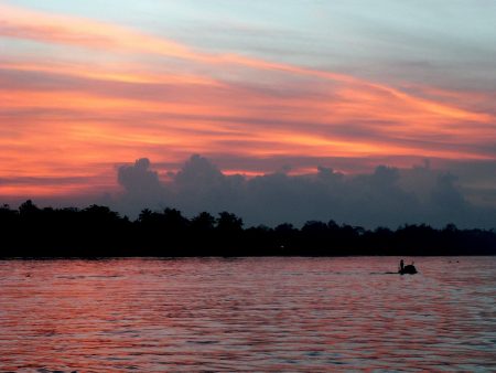 Traumhafte Sonnenuntergänge am Mekong sind ein atemberaubender Anblick und in Vietnam keine Seltenheit.