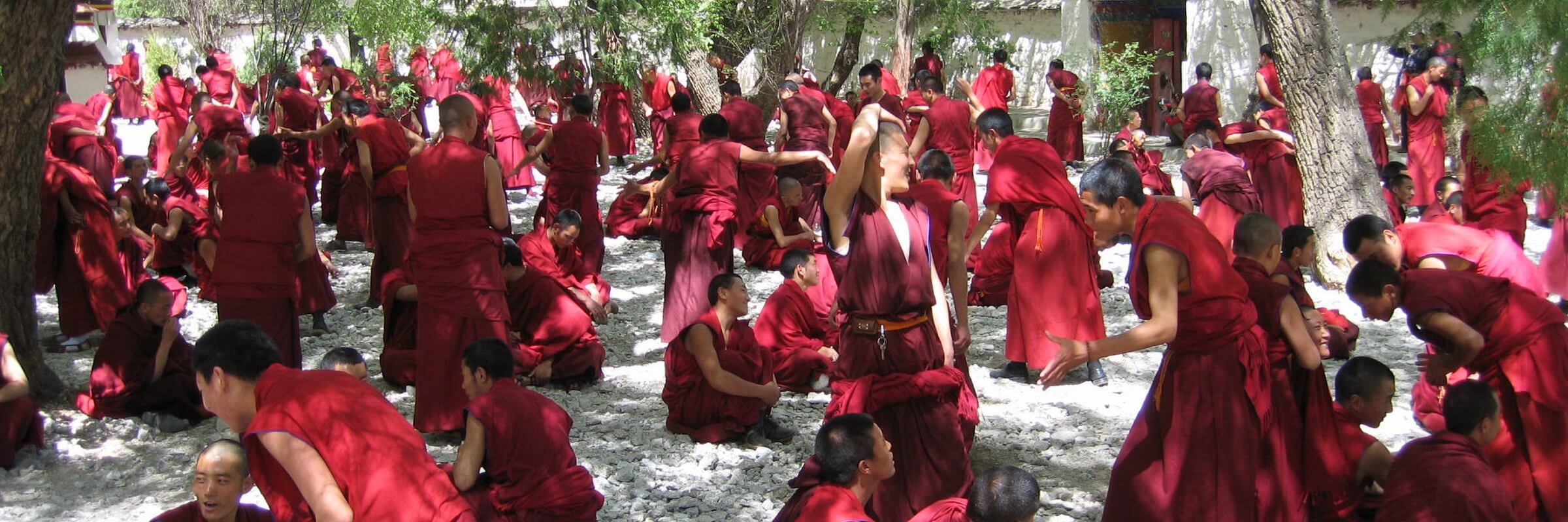 Das tägliche Debattieren der Mönche ist eine Tradition, die heute vor allem im Tibetischem Buddhismus praktiziert wird.