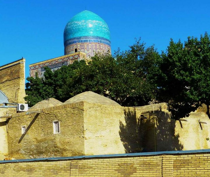 Shohizinda im usbekischen Samarkand ist eine der bekanntesten Nekropolen in Zentralasien.